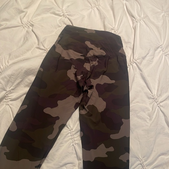 offline by Aerie - size medium- Camo - real me  7/8- high rise leggings - Picture 9 of 12